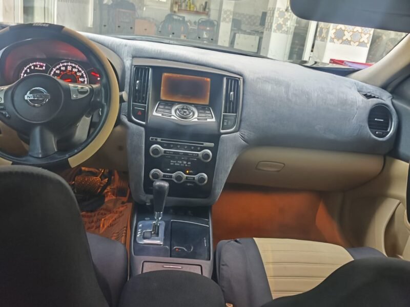 Nissan maxima 2010