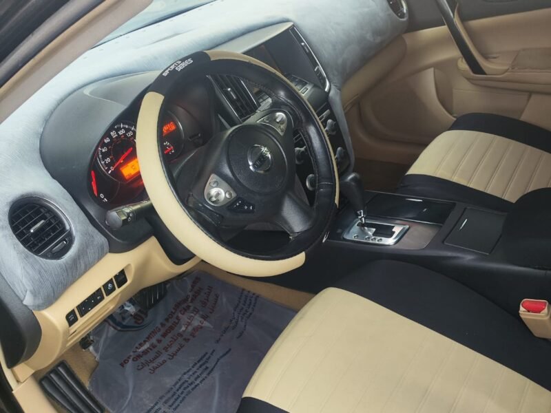 Nissan maxima 2010